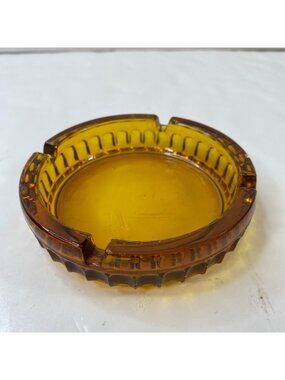 Amber Glass Ashtray Retro Design Ribbed Outside Edge 4 Cigarette Rests Vintage